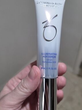 Illuminating AOX Serum – White/Blue